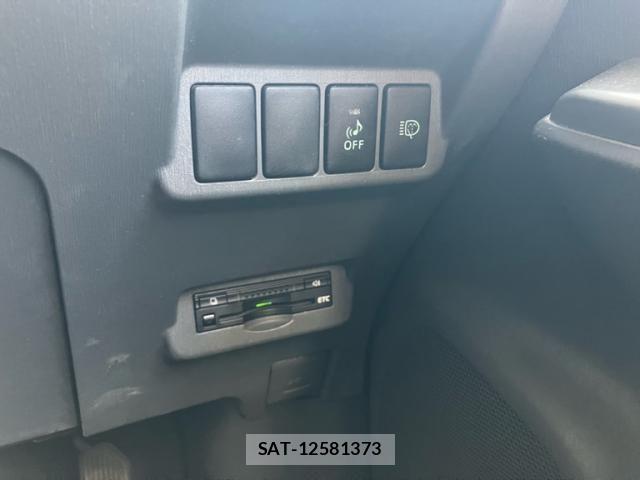 Toyota PRIUS ALPHA 2012-06 8337514-13