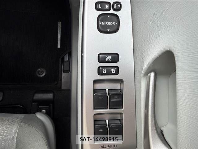 Toyota PRIUS ALPHA 2012-10 8355413-29