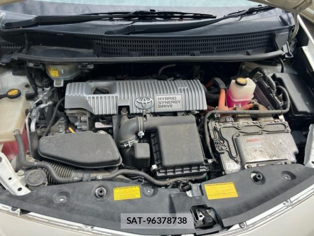 Toyota PRIUS ALPHA 2012-04 8355416-12