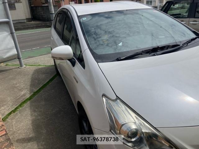 Toyota PRIUS ALPHA 2012-04 8355416-2