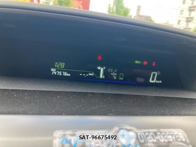 Toyota PRIUS ALPHA 2012-12 8368236-10