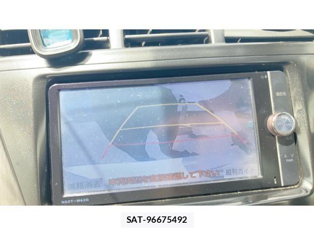 Toyota PRIUS ALPHA 2012-12 8368236-11
