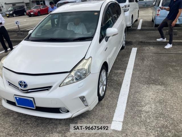 Toyota PRIUS ALPHA 2012-12 8368236-1
