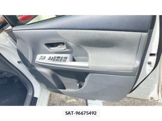 Toyota PRIUS ALPHA 2012-12 8368236-23
