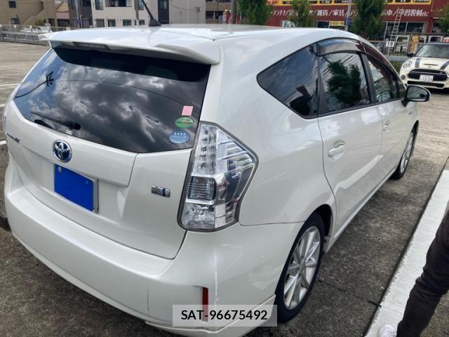 Toyota PRIUS ALPHA 2012-12 8368236-3