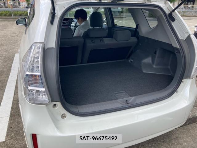 Toyota PRIUS ALPHA 2012-12 8368236-4