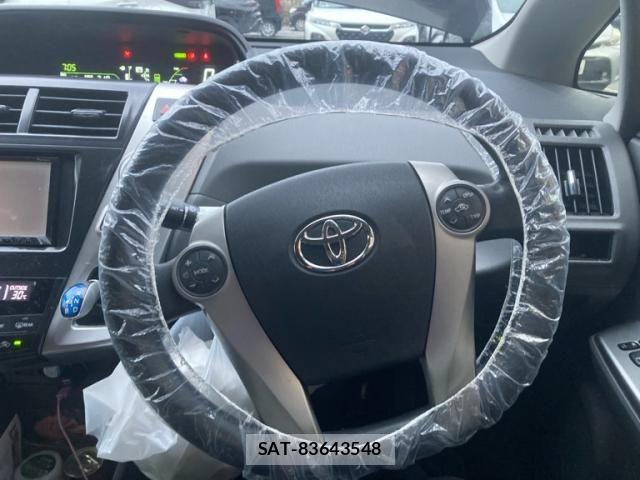 Toyota PRIUS ALPHA 2012-04 8368241-13