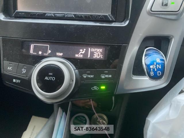 Toyota PRIUS ALPHA 2012-04 8368241-17