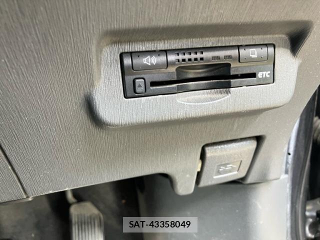 Toyota PRIUS ALPHA 2011-12 8368242-14