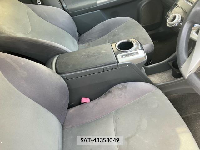 Toyota PRIUS ALPHA 2011-12 8368242-15