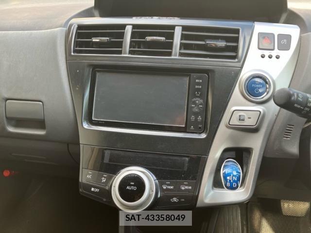 Toyota PRIUS ALPHA 2011-12 8368242-19