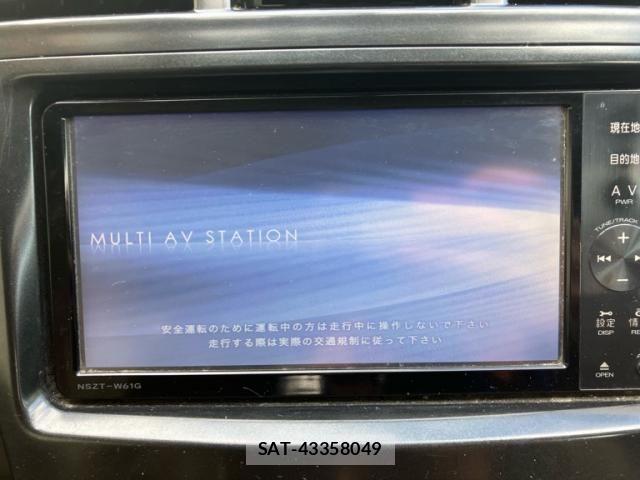 Toyota PRIUS ALPHA 2011-12 8368242-21