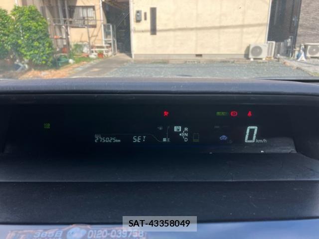 Toyota PRIUS ALPHA 2011-12 8368242-22