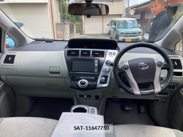 Toyota PRIUS ALPHA 2011-08 8368235-11