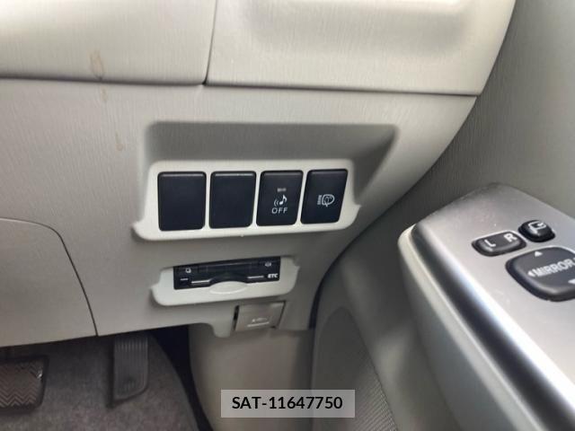 Toyota PRIUS ALPHA 2011-08 8368235-17