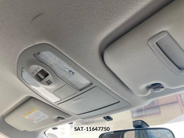 Toyota PRIUS ALPHA 2011-08 8368235-20