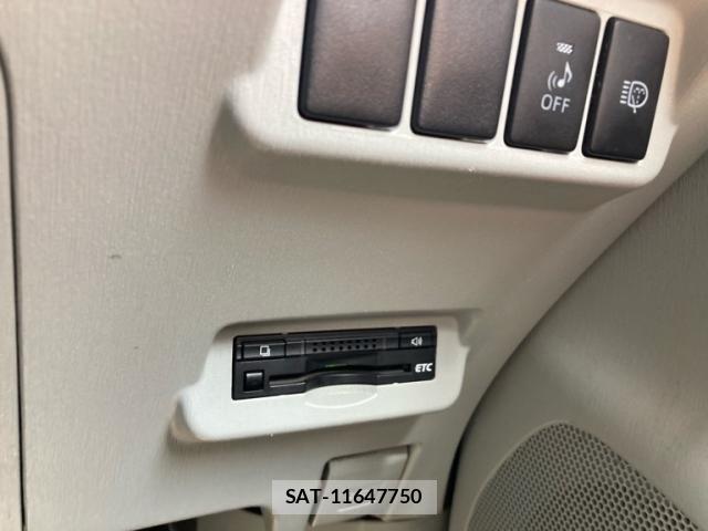 Toyota PRIUS ALPHA 2011-08 8368235-24