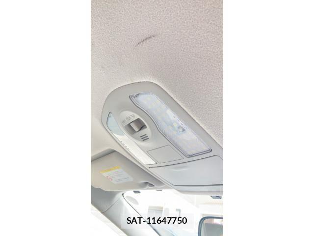 Toyota PRIUS ALPHA 2011-08 8368235-27