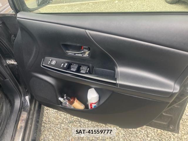 Toyota PRIUS ALPHA 2015-03 8368226-11