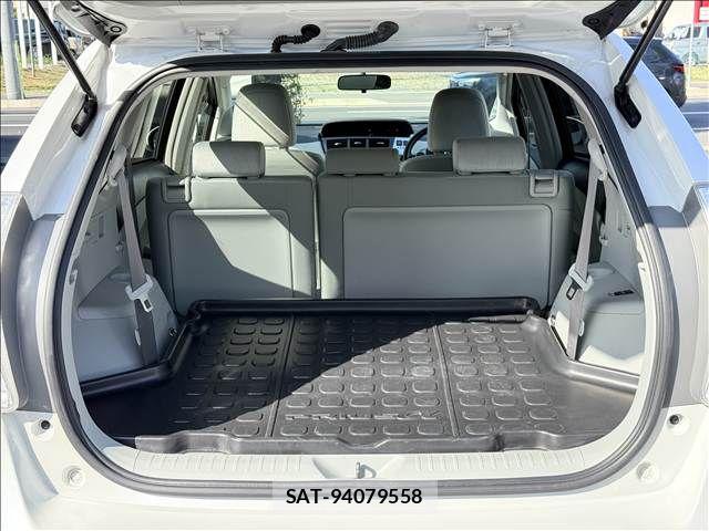 Toyota PRIUS ALPHA 2013-05 8368225-10