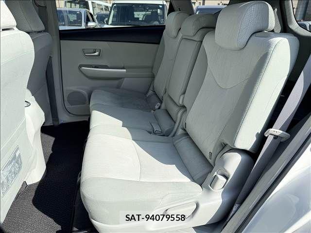Toyota PRIUS ALPHA 2013-05 8368225-11