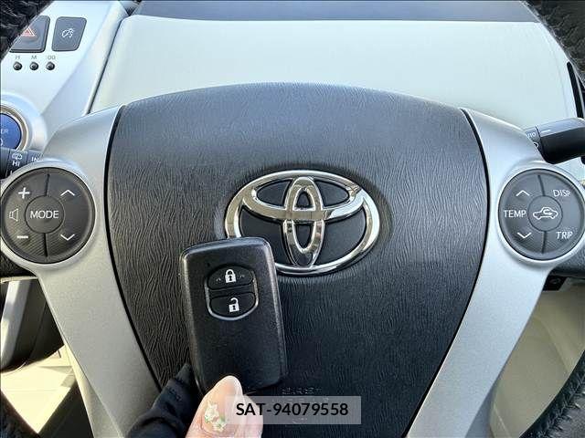 Toyota PRIUS ALPHA 2013-05 8368225-17