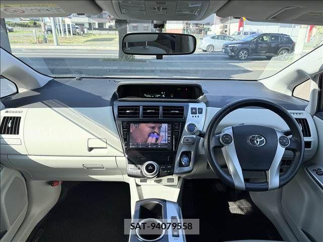 Toyota PRIUS ALPHA 2013-05 8368225-1