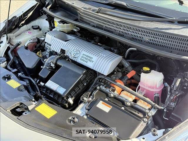 Toyota PRIUS ALPHA 2013-05 8368225-19