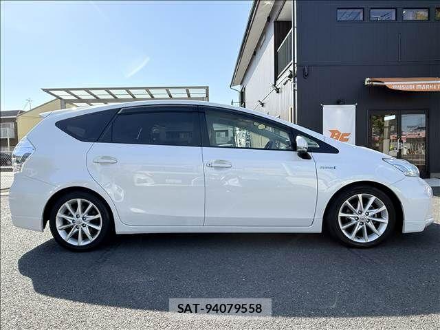 Toyota PRIUS ALPHA 2013-05 8368225-6