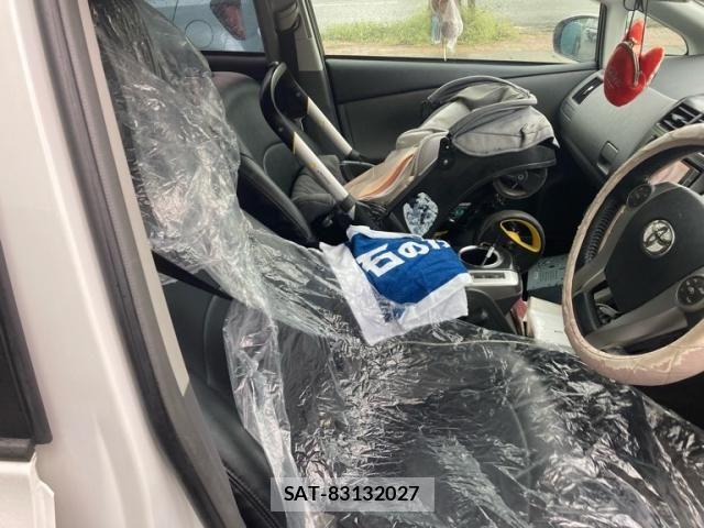 Toyota PRIUS ALPHA 2012-02 8368234-11