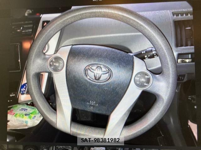 Toyota PRIUS ALPHA 2013-12 8368233-11