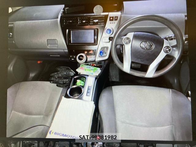 Toyota PRIUS ALPHA 2013-12 8368233-12