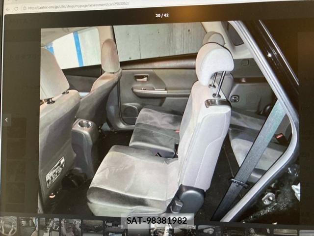 Toyota PRIUS ALPHA 2013-12 8368233-17