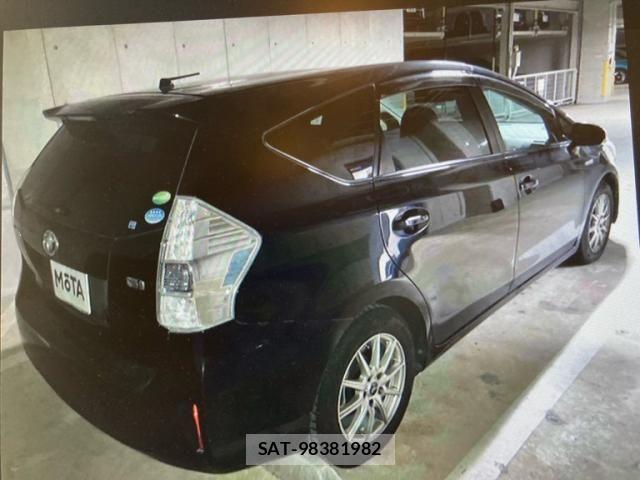 Toyota PRIUS ALPHA 2013-12 8368233-1
