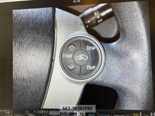 Toyota PRIUS ALPHA 2013-12 8368233-21