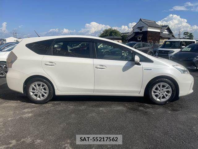 Toyota PRIUS ALPHA 2013-11 8368231-14