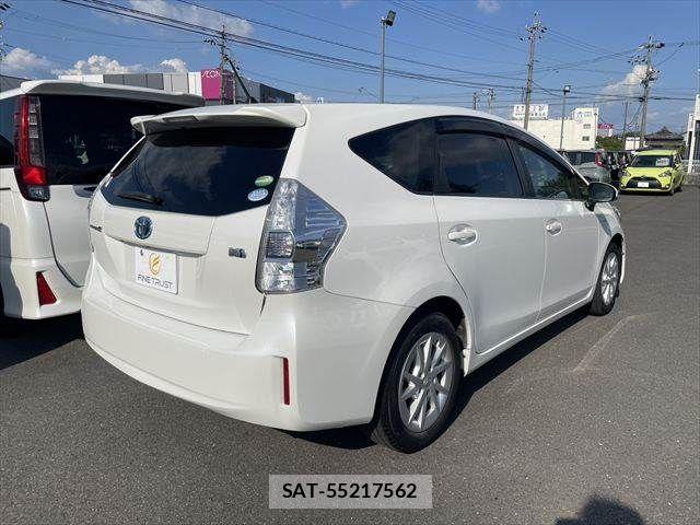 Toyota PRIUS ALPHA 2013-11 8368231-15