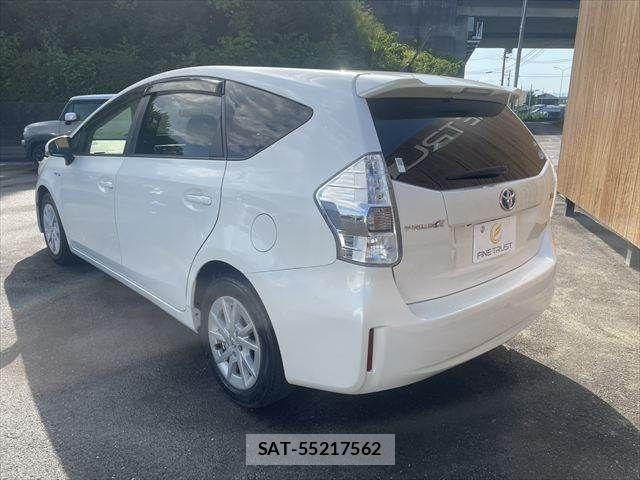 Toyota PRIUS ALPHA 2013-11 8368231-16