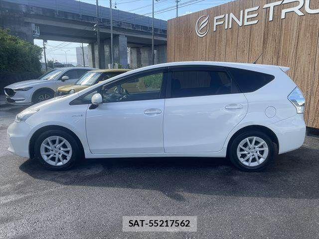 Toyota PRIUS ALPHA 2013-11 8368231-17