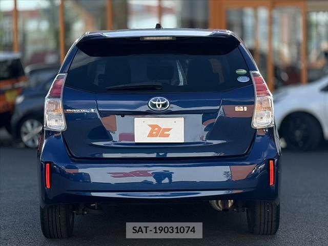 Toyota PRIUS ALPHA 2017-10 8368228-13