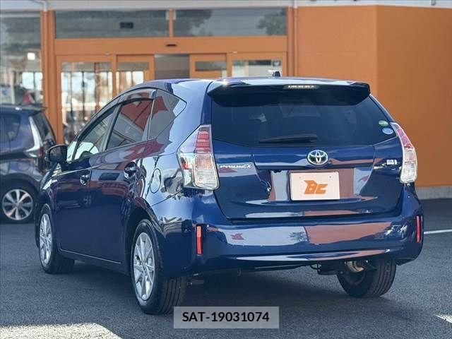 Toyota PRIUS ALPHA 2017-10 8368228-14