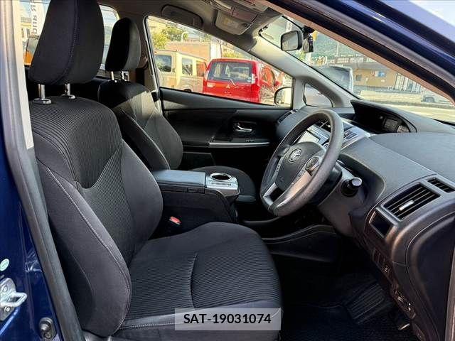 Toyota PRIUS ALPHA 2017-10 8368228-15