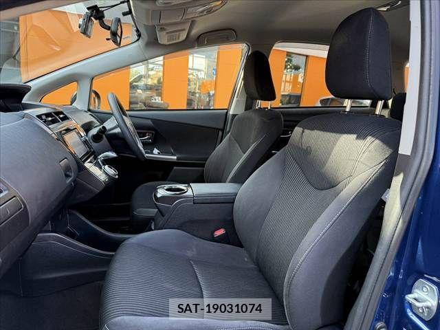 Toyota PRIUS ALPHA 2017-10 8368228-16