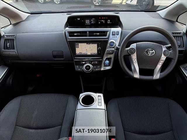 Toyota PRIUS ALPHA 2017-10 8368228-1