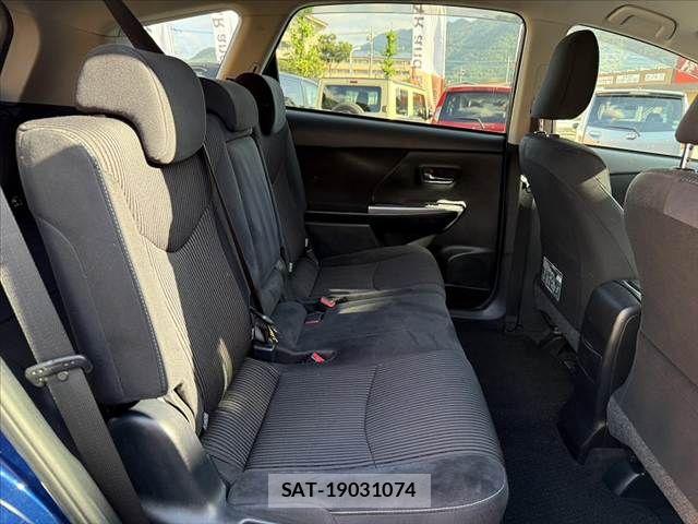Toyota PRIUS ALPHA 2017-10 8368228-19