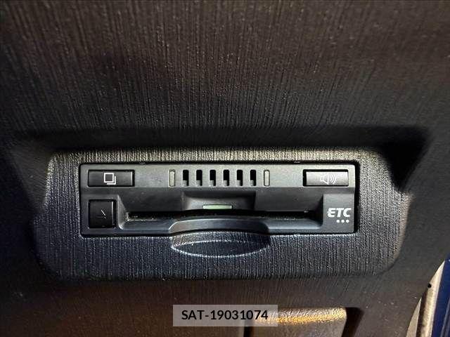 Toyota PRIUS ALPHA 2017-10 8368228-21