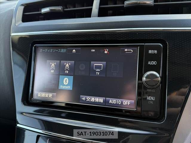 Toyota PRIUS ALPHA 2017-10 8368228-24