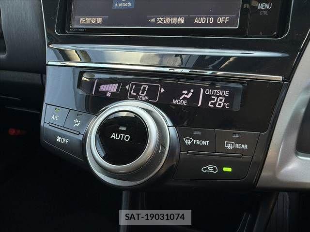 Toyota PRIUS ALPHA 2017-10 8368228-25