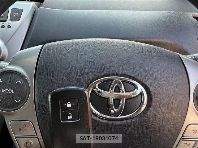 Toyota PRIUS ALPHA 2017-10 8368228-2