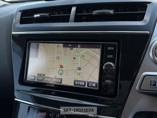 Toyota PRIUS ALPHA 2017-10 8368228-3
